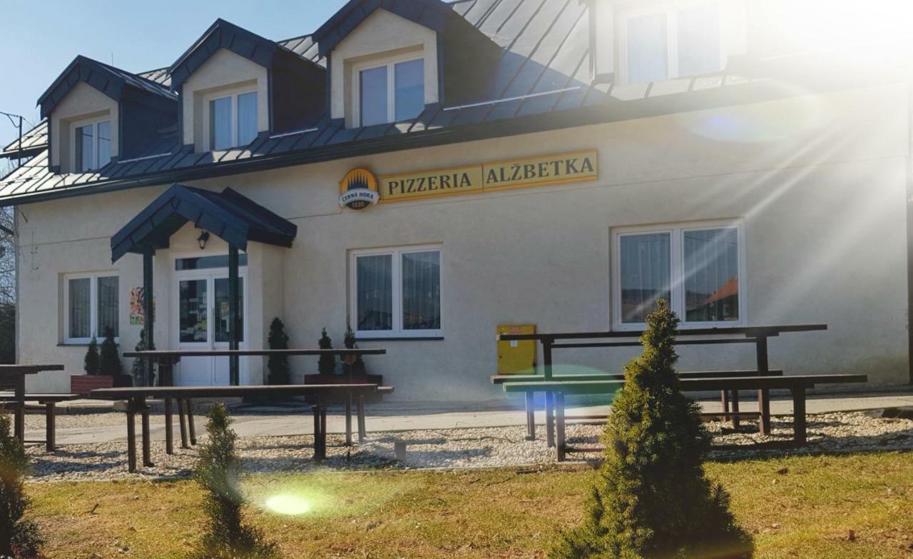 Pizzeria Alzbetka Hotel Strecno Exterior foto
